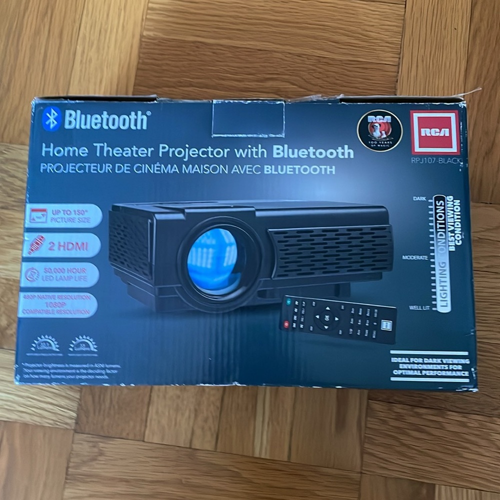 RCA Home Theater Projector with Bluetooth RPJ107 Excellent Condition
